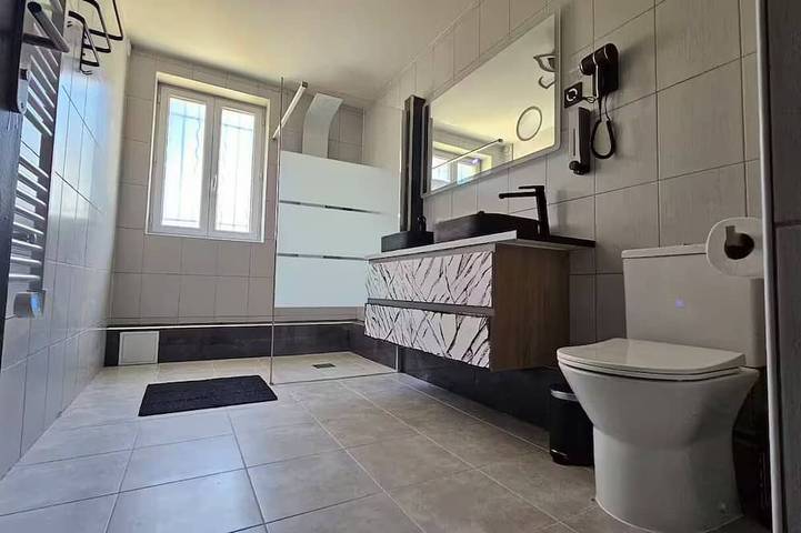 Apartamento entero, La Suite Rouge Near Paris & Stade De France in Drancy, Sena-Saint Denis