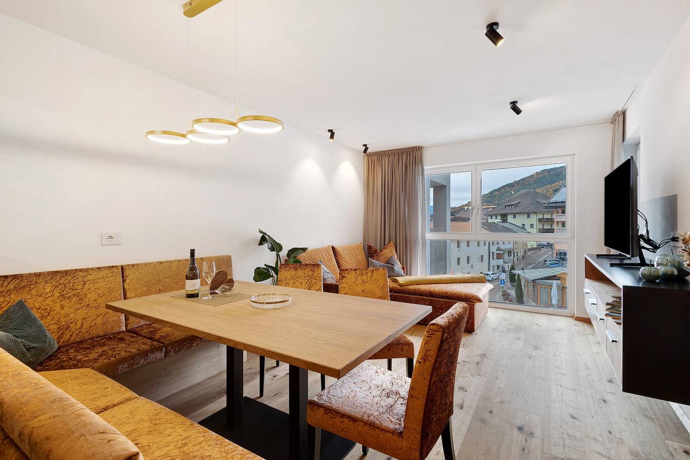 Ganze Wohnung, Ferienwohnung 'Paradeis Apartments A17' mit Bergblick, Balkon und Wi-Fi in Mühlbach, Dolomiti Superski