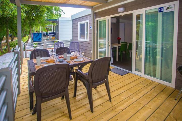 Camping pour 6 personnes, avec bassin pour enfant et jardin ainsi que vue et piscine à Funtana - 3