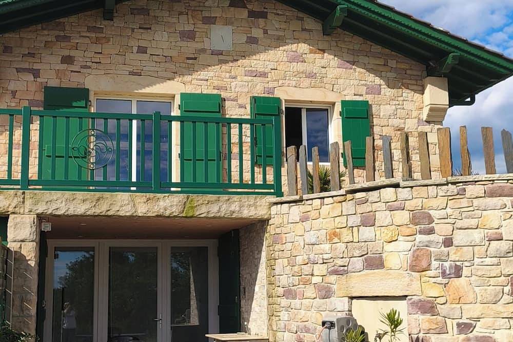 Entire apartment, Quiet apartment in the Basque Country in Ustaritz, Bayonne region