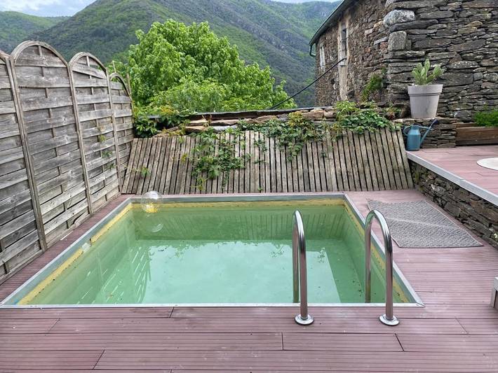 Location de vacances pour 6 personnes, avec vue ainsi que balcon et piscine à Sablières - 4
