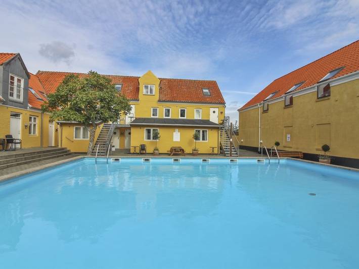 Ferielejlighed for 4 personer, med Pool i Gudhjem
