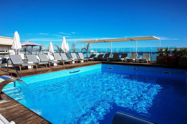 Hotel para 2 personas, con piscina además de terraza y vistas, Familias con niños - 1