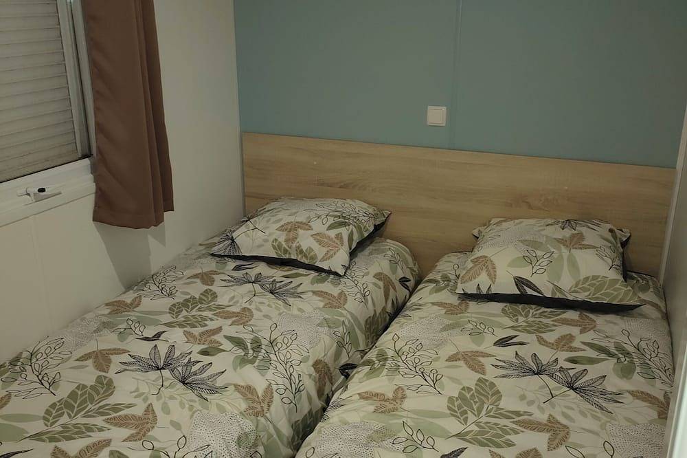 8-person mobile home, ideal for families! Sheets & towels included in Condrieu, Parque Natural Regional de Pilat