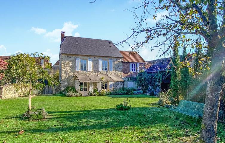 Location de vacances pour 6 personnes, avec Terrasse et Piscine à Saint-Rabier