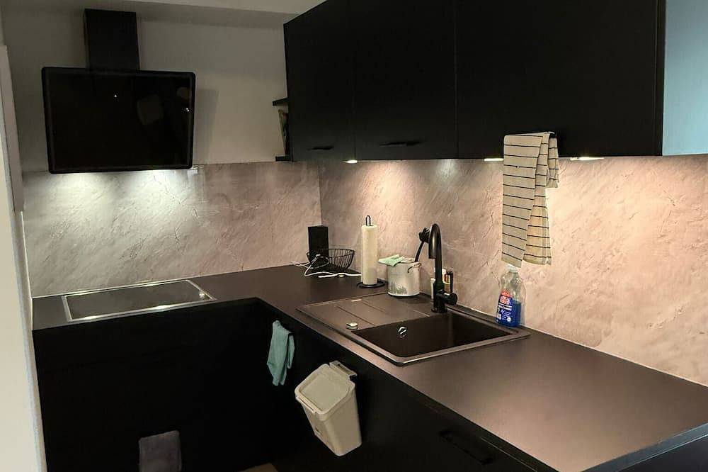 Ganze Wohnung, Apartment „Quiet Modern“ mit Gemeinschaftspool, Wlan und Klimaanlage in Kirchehrenbach, Fränkische Schweiz