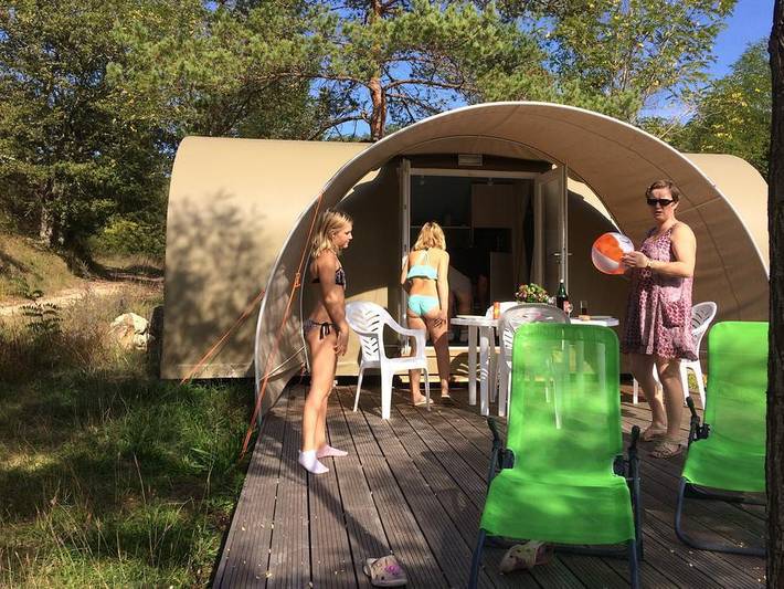 Camping La Castillonderie - Einzigartig 4 personen - Ungewöhnlich - Coco Sweet 2 Zimmer - ohne Sanitäranlagen -. in Thonac, Périgord Noir