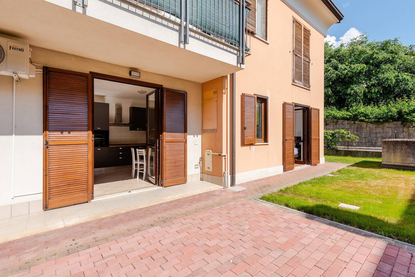 Ferienhaus 'Bilocale mit Garten' mit Klimaanlage in Castelnuovo del Garda, Gardasee-Berge
