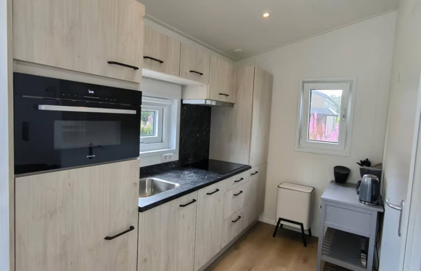 Modern 3-persoons chalet met sauna, zwemvijver en wellnessmogelijkheden in Kraggenburg in IJsselmeer