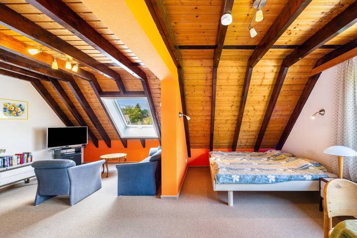 Entire apartment, Apartment 'Ferienwohnung' with Shared Terrace, Garden, and Wi-Fi in Emmendingen, Southern Black Forest