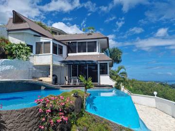 Villa pour 4 personnes, avec jardin ainsi que piscine et vue dans Tahiti