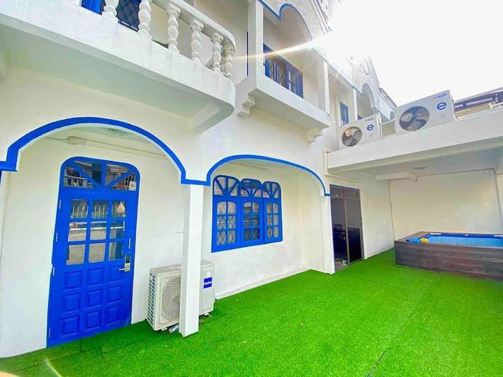 Maison de vacances pour 15 personnes, avec piscine ainsi que jardin et balcon à Bangkok