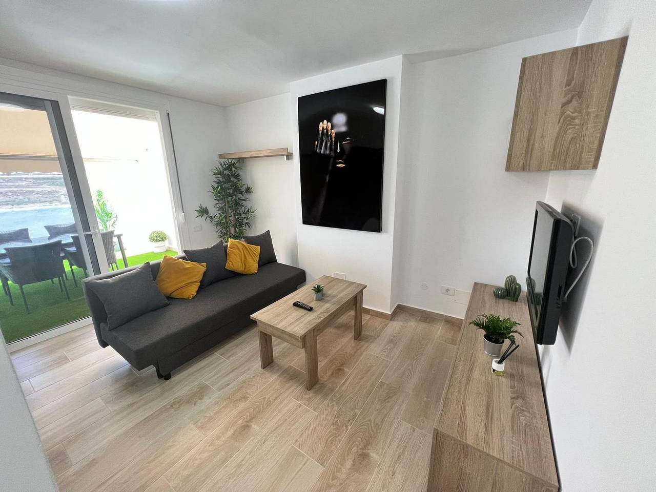 Entire apartment, Vacation Apartment 'Precioso Atico Vista Teide' with Mountain View, Wi-Fi and Air Conditioning in Las Galletas, Arona