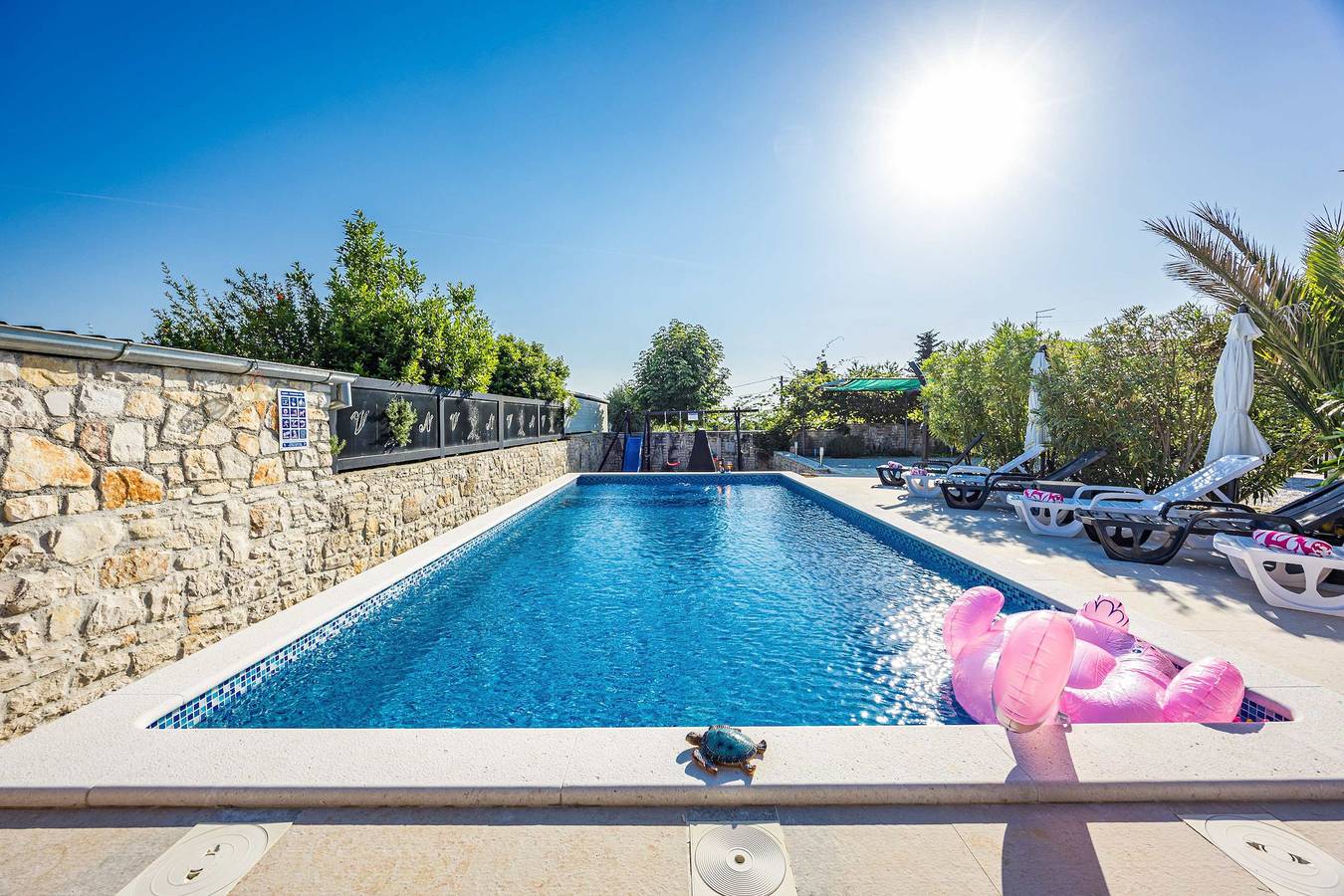 Holiday House Nives with pool and playground in Barban, Südküste Istrien