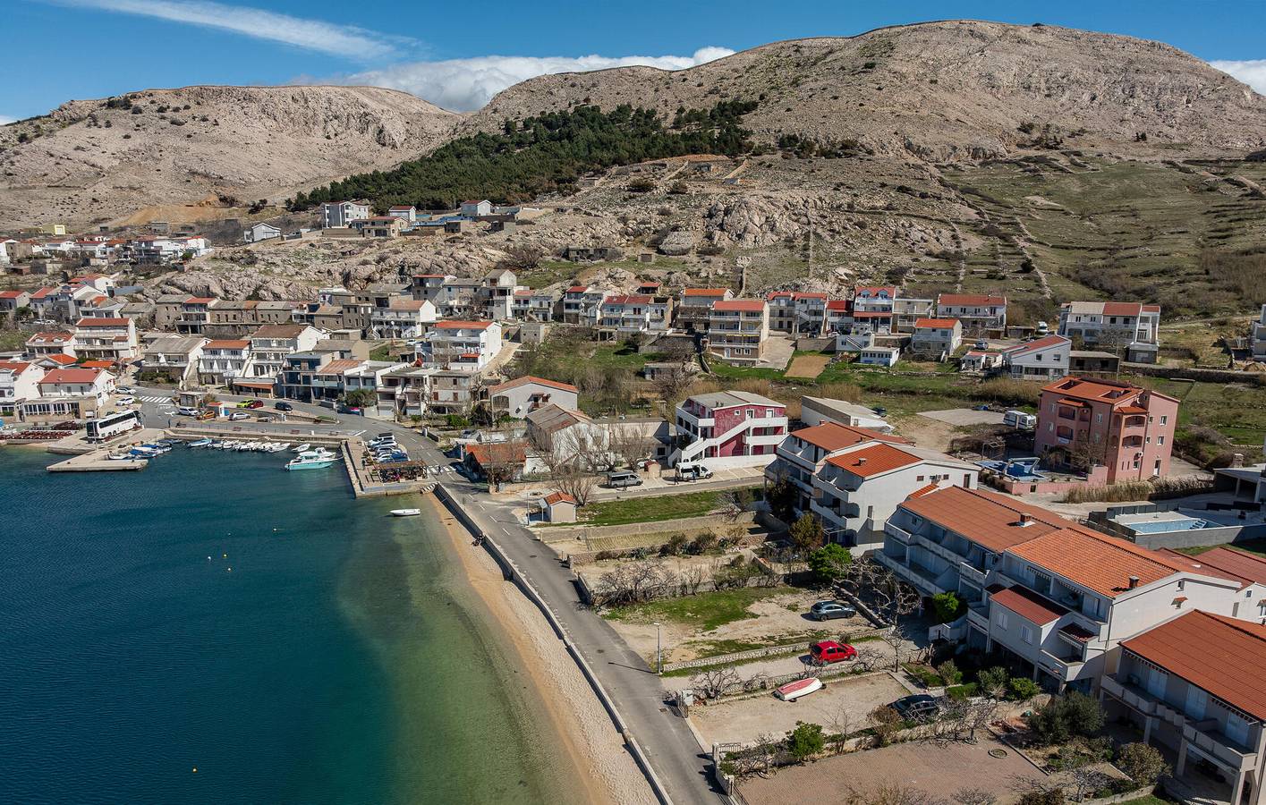 Ganze Ferienwohnung, Apartment mit Meerblick, Terrasse, Grill und WLAN – 2 km vom Strand Beritnica entfernt in Metajna, Pag