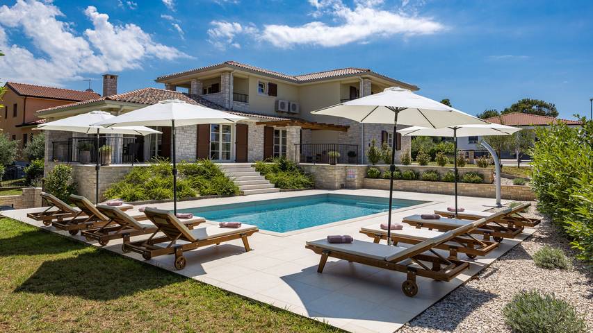 Villa für 8 Personen, mit Terrasse und Garten in Umag