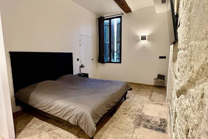 Location de vacances pour 9 personnes, avec terrasse ainsi que piscine et jardin à Aimargues - 2