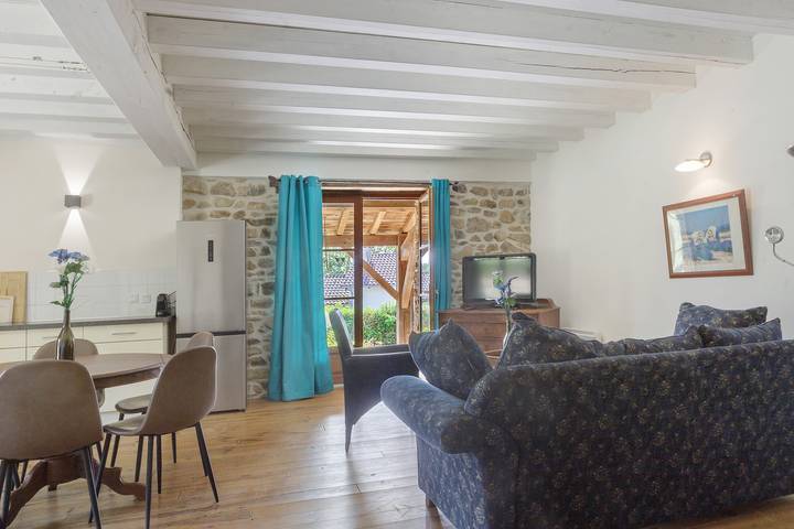 Vakantiehuis 'Domaine De Bellac - Le Calèche' met gedeeld zwembad, privéterras en wifi in Roussines, Regionaal Natuurpark van de Perigord-Limousin