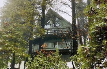 Cabin for 8 Guests in Blue Jay, San Bernardino County, Picture 3