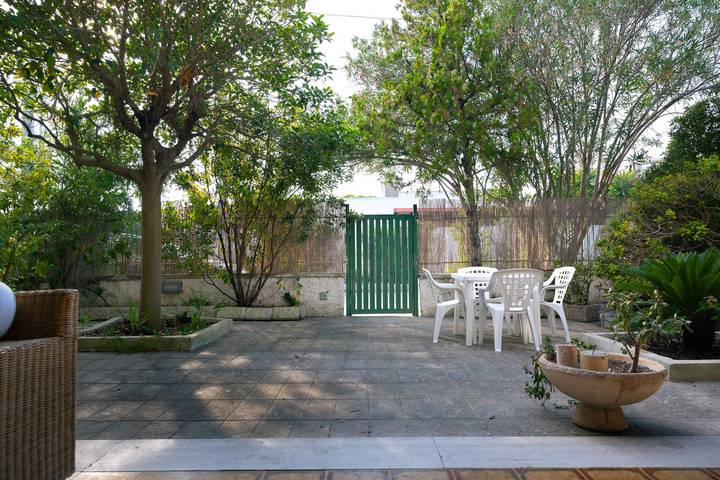 Gîte pour 8 personnes, avec jardin à Baia Verde - 4