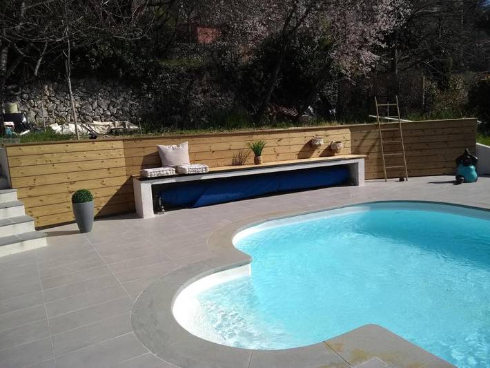 Gîte pour 5 personnes, avec vue et piscine ainsi que jardin et terrasse à Falicon