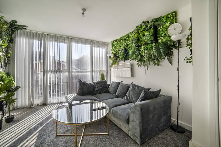 Holiday letting for 2 people, with Balcony in Leicester