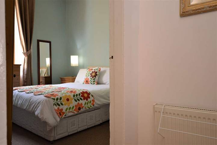 Ganze Wohnung, Keek Oot at 73, upper apartment on Main St, value for money. Pet friendly. in Gourock, Inverclyde