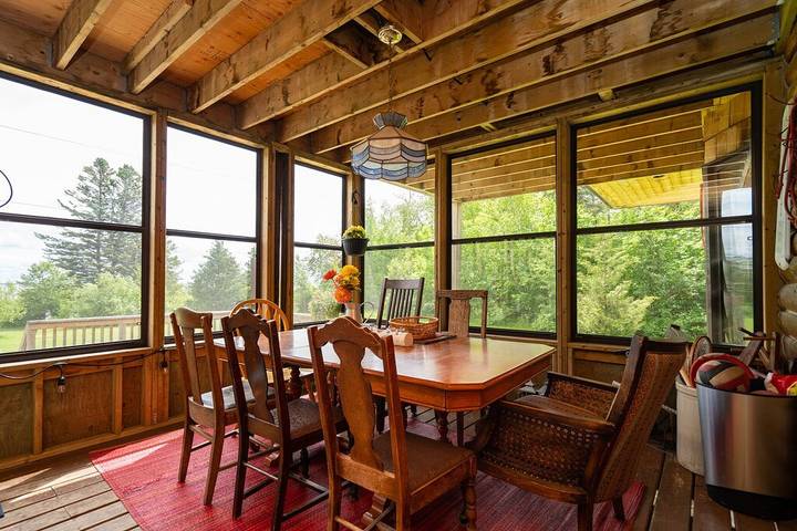 Holiday rental for 12 people, with hot tub and balcony in Canada