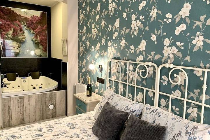 Entire apartment, Extra Large Suite with jacuzzi in Santillana del Mar, Cantabrian Coast