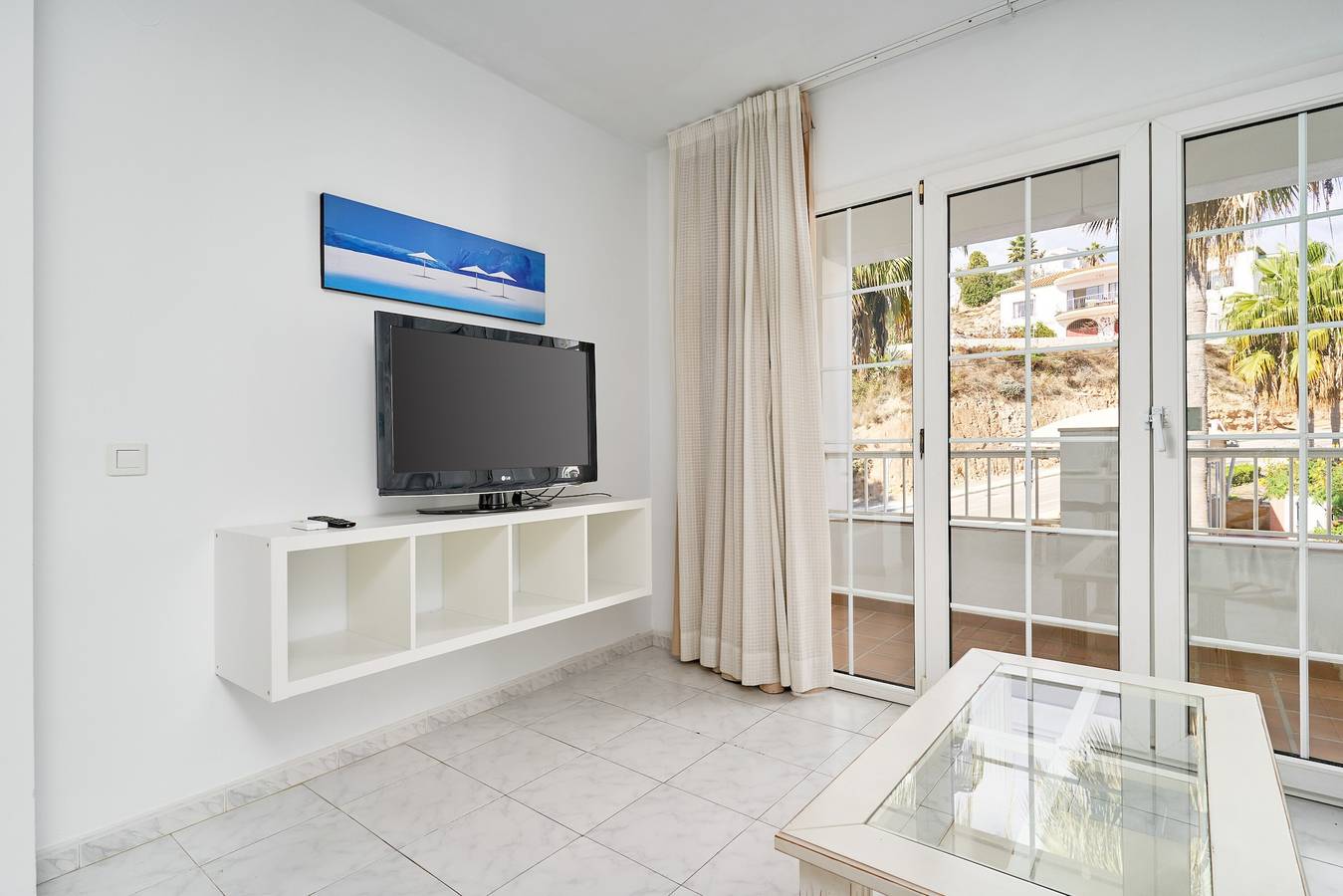 Apartamento en hotel 'N8' con piscina compartida, Wi-Fi y aire acondicionado in Playa de Burriana, Nerja