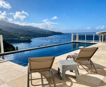 Cottage pour 4 personnes, avec vue ainsi que jardin et piscine dans Plage de Malendure