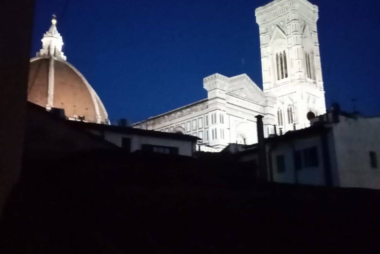 Entire apartment, Guesthost - Duomo View Anna's Apartment in Florence city center, Florence