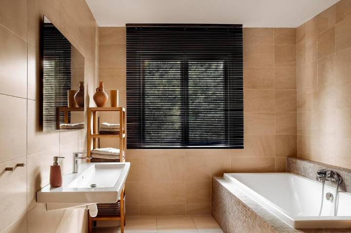 Location de vacances pour 2 personnes, avec vue ainsi que piscine et jardin à Panazol - 4