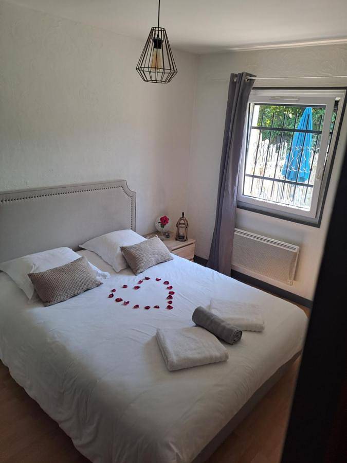 Gîte pour 4 personnes, avec Terrasse ainsi que Jardin et Vue dans Bassy