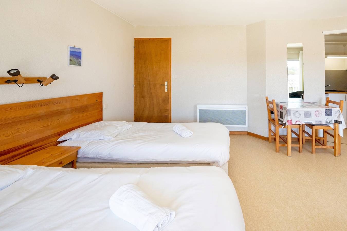 Studio entier, Studio cosy avec balcon, climatisation et billard – Cazaubon in Cazaubon, Gers