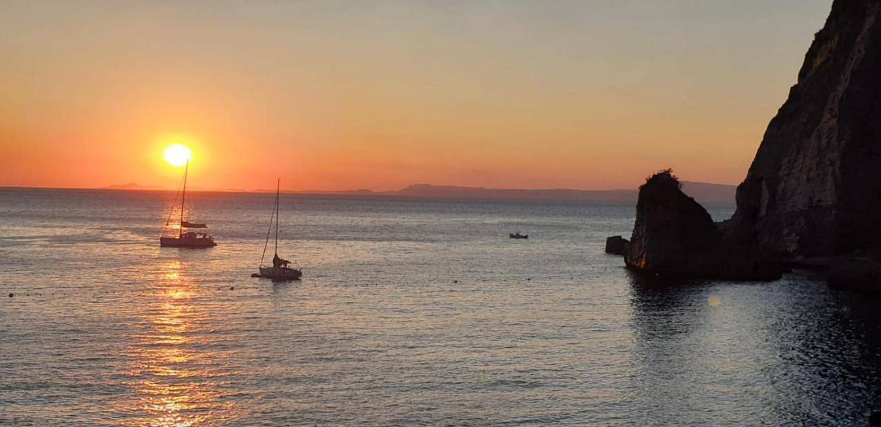 Metasuites Beach in Meta, Sorrento Coast