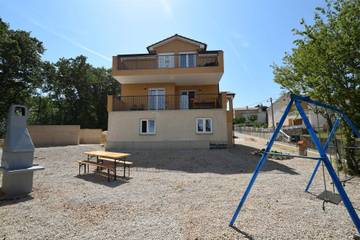 Villa for 4 Guests in Vrbnik, Croatian Adriatic, Picture 4
