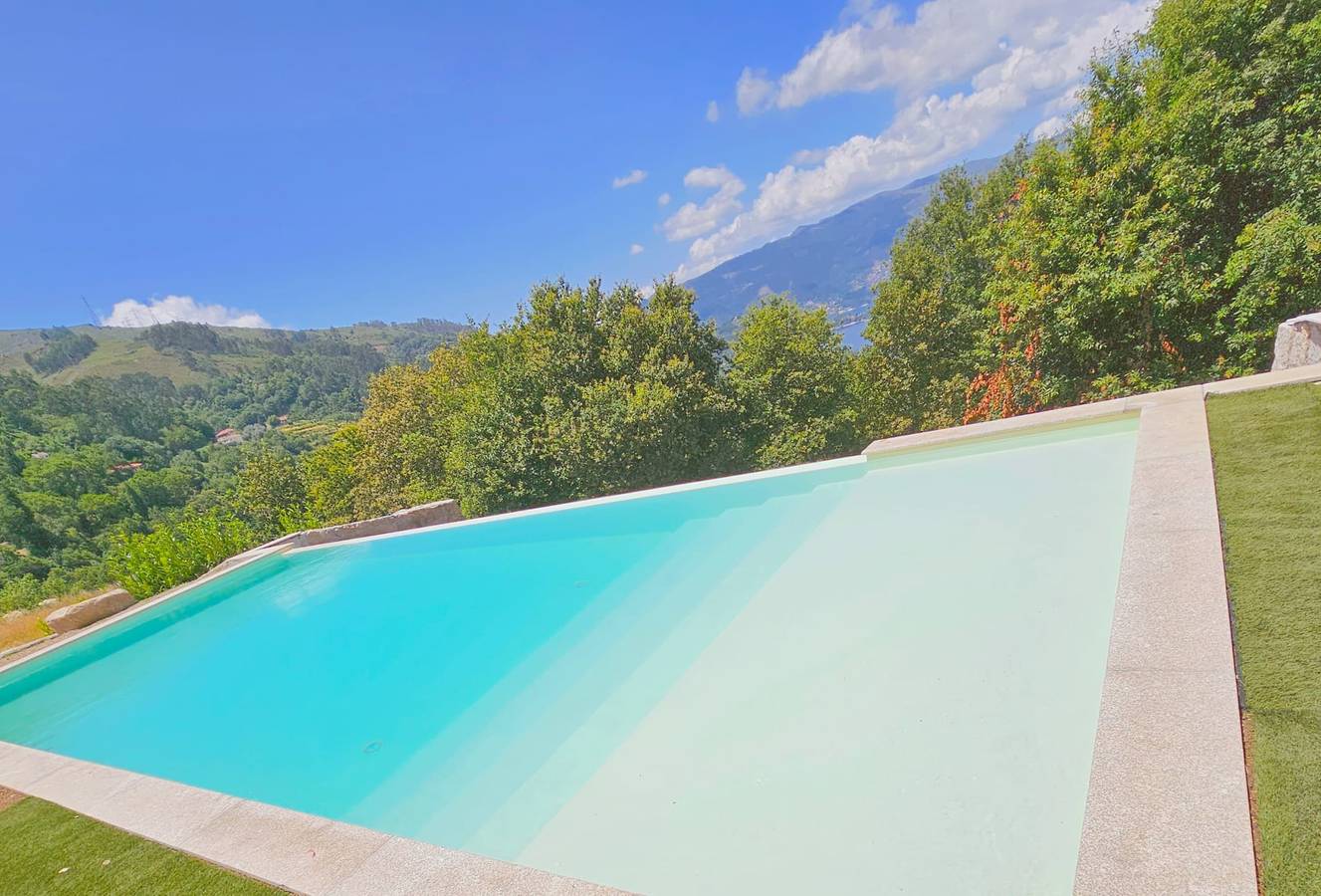 Casa vacanze 'Villacella - Gerês' con vista sulle montagne, Wi-Fi e aria condizionata in Louredo, Distretto de Braga