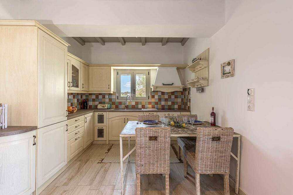 Happy Stay Apartment in Milos