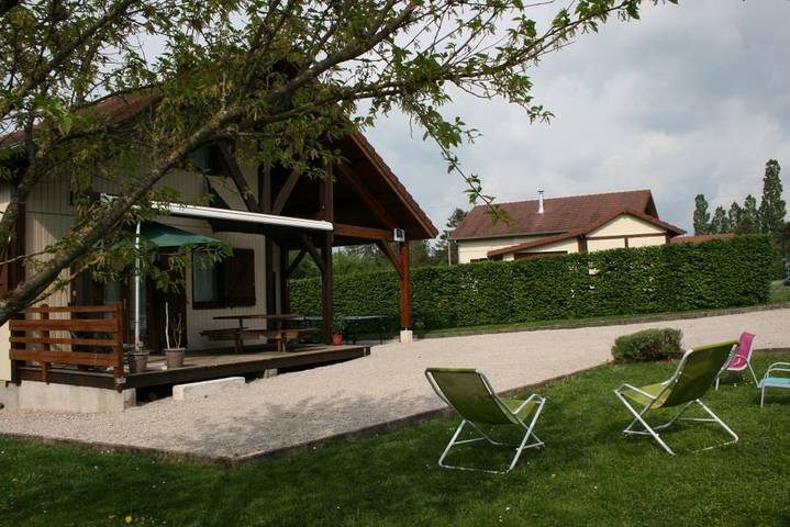 Gîte pour 8 personnes, avec jardin à Pont-de-Poitte - 3