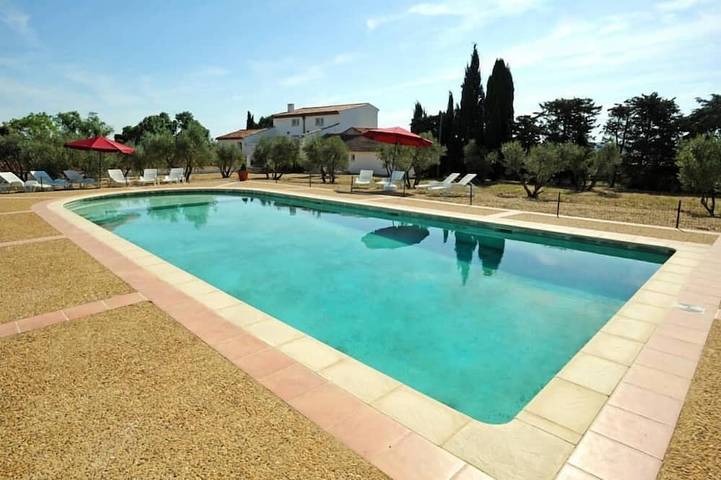 Gîte pour 6 personnes, avec jardin et terrasse ainsi que piscine et jacuzzi