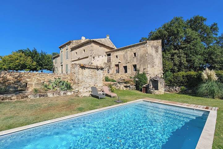 Gîte pour 9 personnes, avec jardin à La Baume-de-Transit