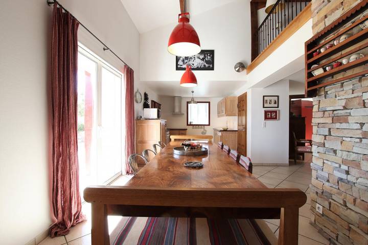 Gîte pour 11 personnes, avec jardin et terrasse