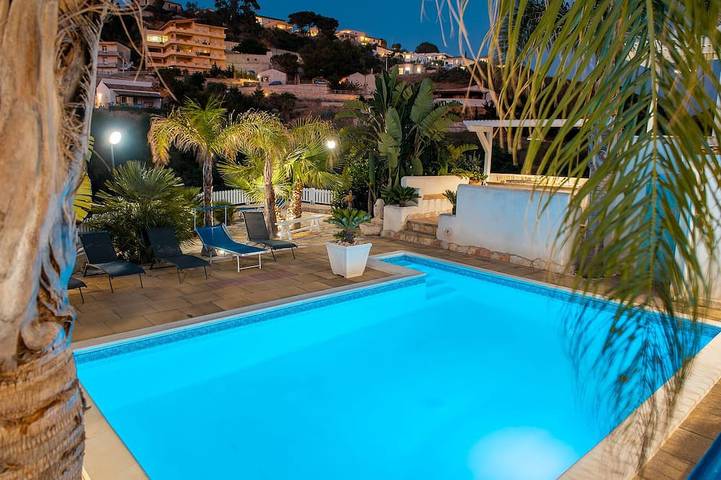 Villa pour 8 personnes, avec jardin et terrasse à Alcamo