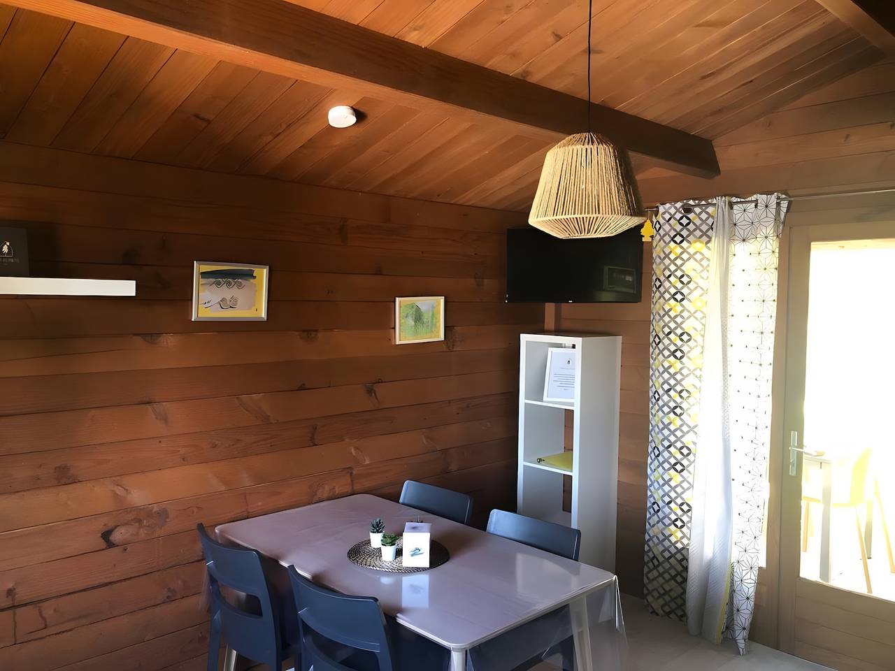 Chalet « Prestige Le 19 » avec terrasse, piscine partagée et Wi-Fi in Saint-Urbain (Vendée), Vendée