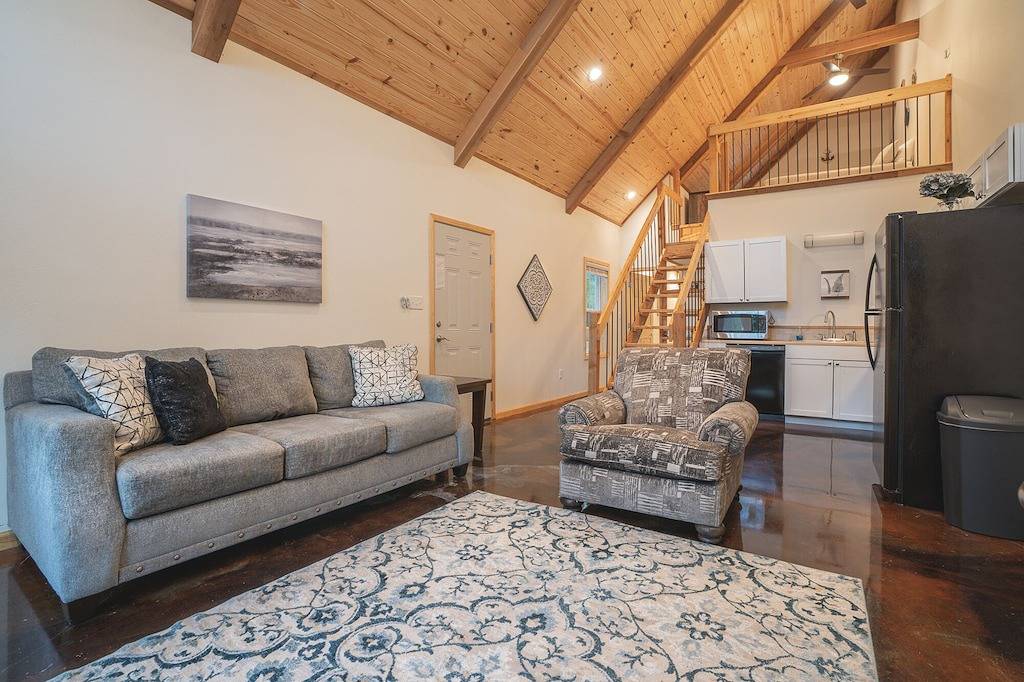 Cabin C at Safe Harbor Brady Mountain on Lake Ouachita! in Lake Ouachita