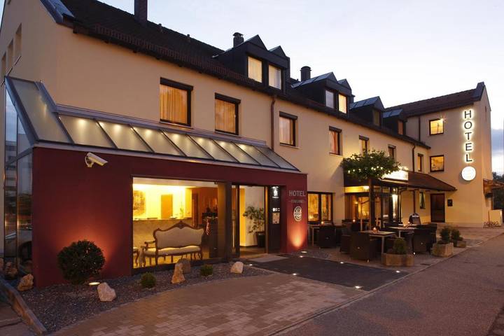 Hotel, mit Terrasse