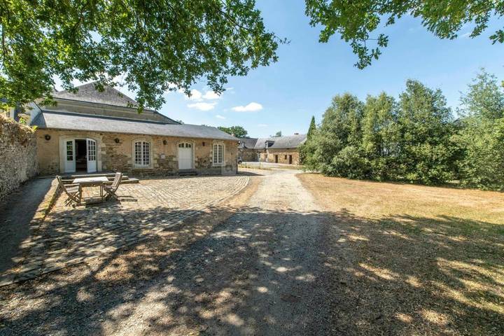 Gîte pour 8 personnes, avec jardin dans Segré-en-Anjou-Bleu - 4