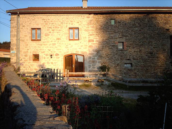 Gîte pour 6 personnes, avec jardin ainsi que jacuzzi et terrasse