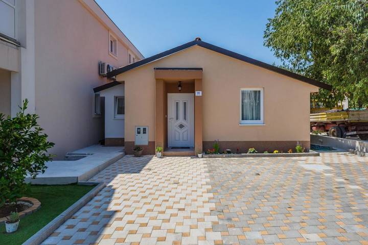 Ferienhaus für 6 Personen, mit Terrasse und Pool